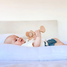 Load image into Gallery viewer, Pēpi Kiss - natural teething rattle
